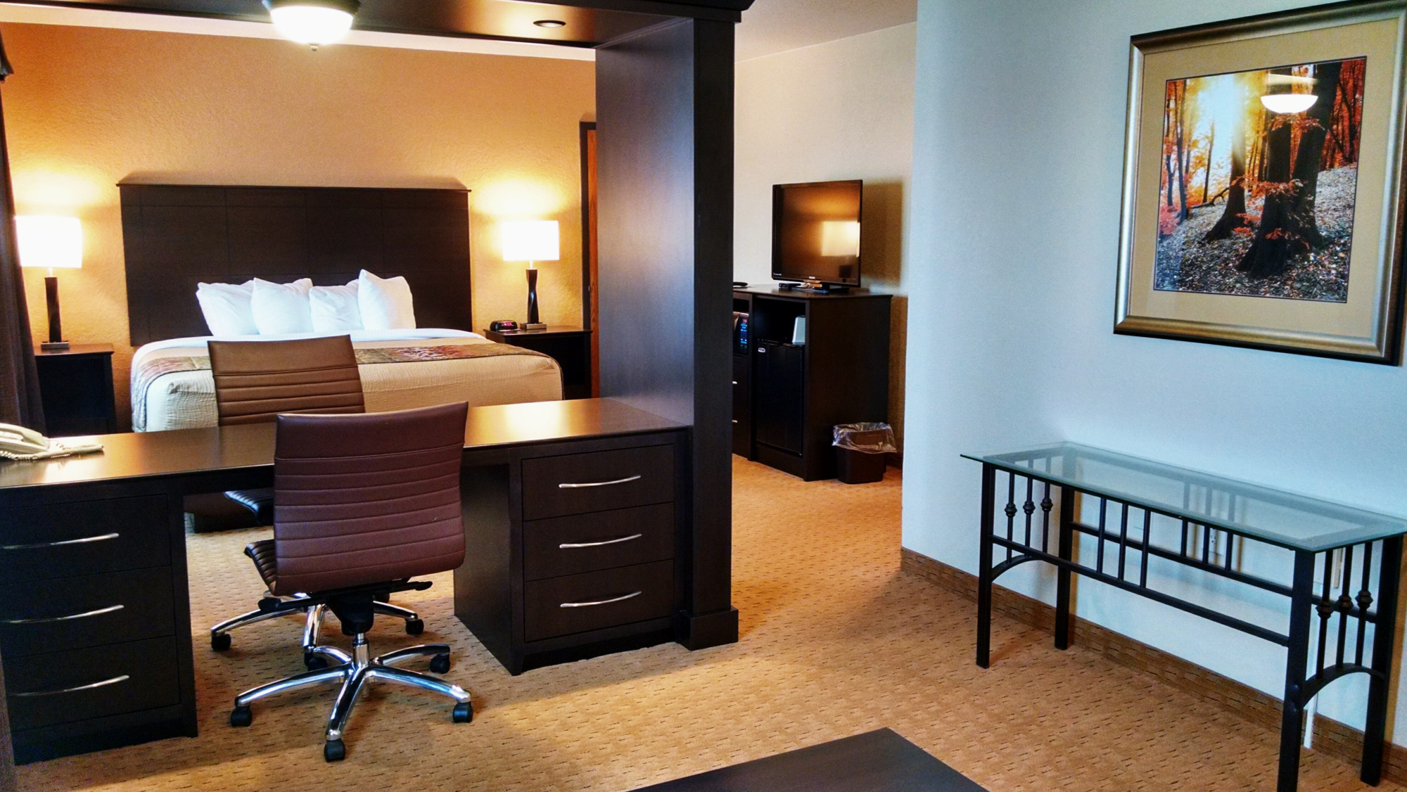 King Suite Business at Chieftain Conference Center